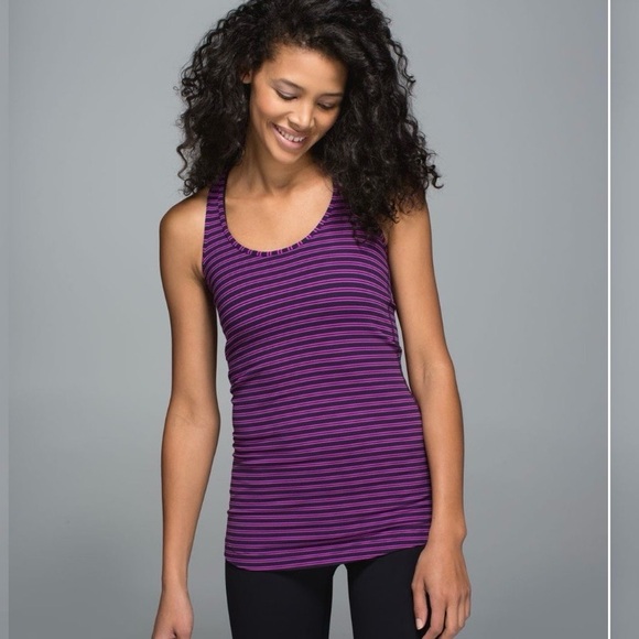 Lululemon bundle razorback tanks/sports bra - Picture 9 of 9